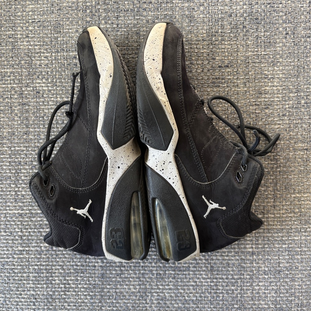 Jordan Boys 2021 Max Aura 3 Black Wolf Grey Mid-Top Basketball Shoes | Sz 5.5